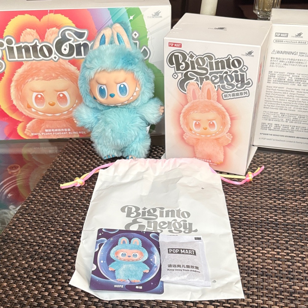AUTHENTIC! Pop Mart big into energy labubu Doll - HOPE